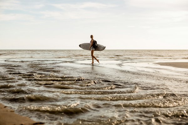 Où trouver les meilleures plages pour le surf à Bali, Indonésie : spots et saisons ?